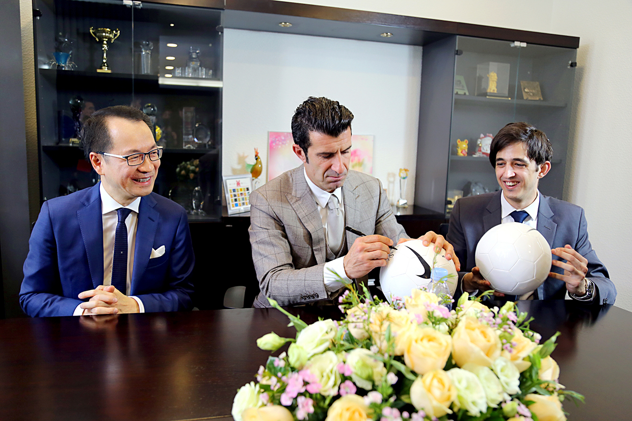 “世界球王”聯(lián)袂“移民教父”創(chuàng)經(jīng)典，資產(chǎn)全球配置開新篇