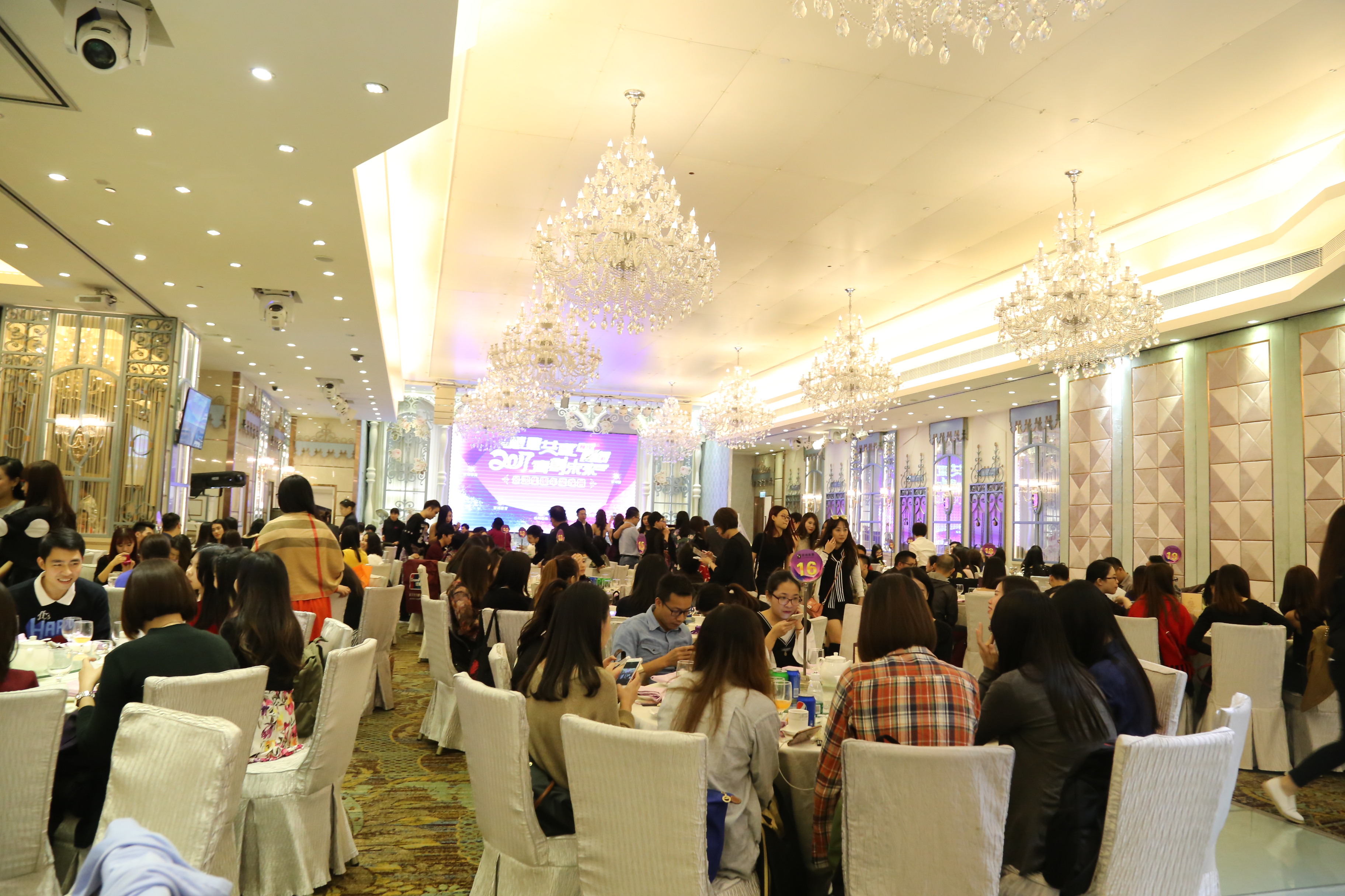 “感恩共贏，2017齊創(chuàng)未來(lái)”景鴻集團(tuán)年慶晚會(huì)精彩回顧