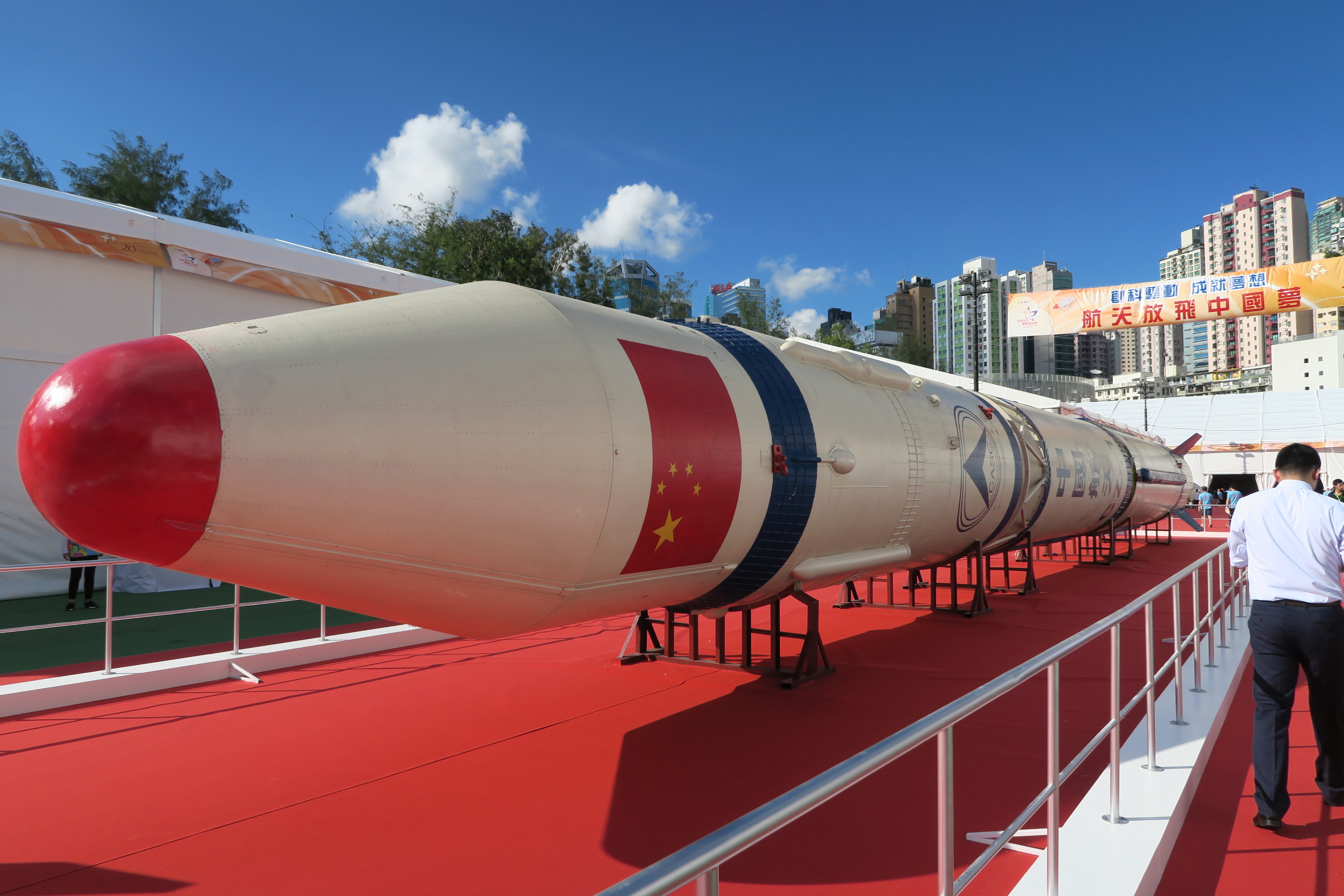 [景鴻快訊] 景鴻集團捐贈100萬港元支持回歸慶典，關景鴻博士全力支持慶祝香港