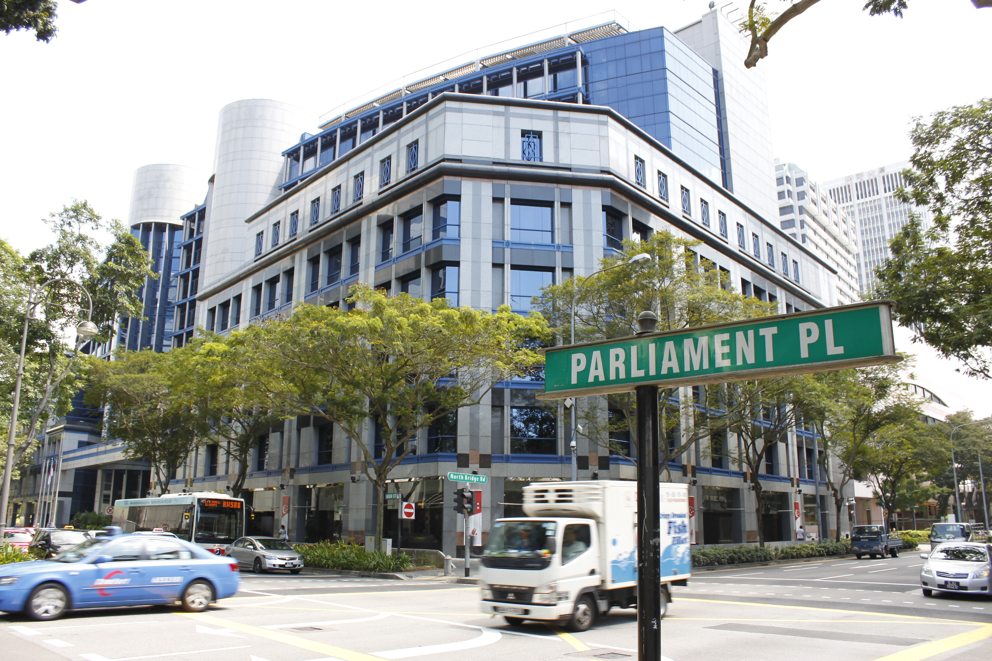 本周熱聞：新加坡航空禁攜某類筆記本電腦登機；一年內(nèi)近萬中國移民取得歐盟