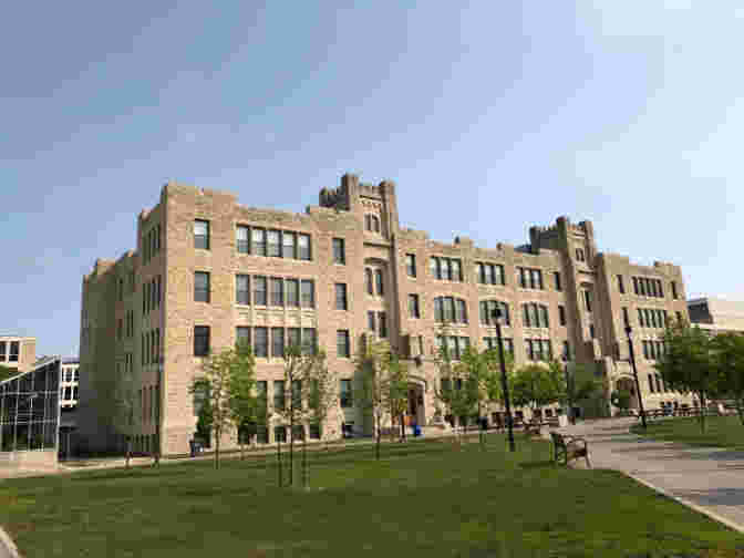 移民加拿大后，如何開(kāi)設(shè)銀行賬戶(hù)？