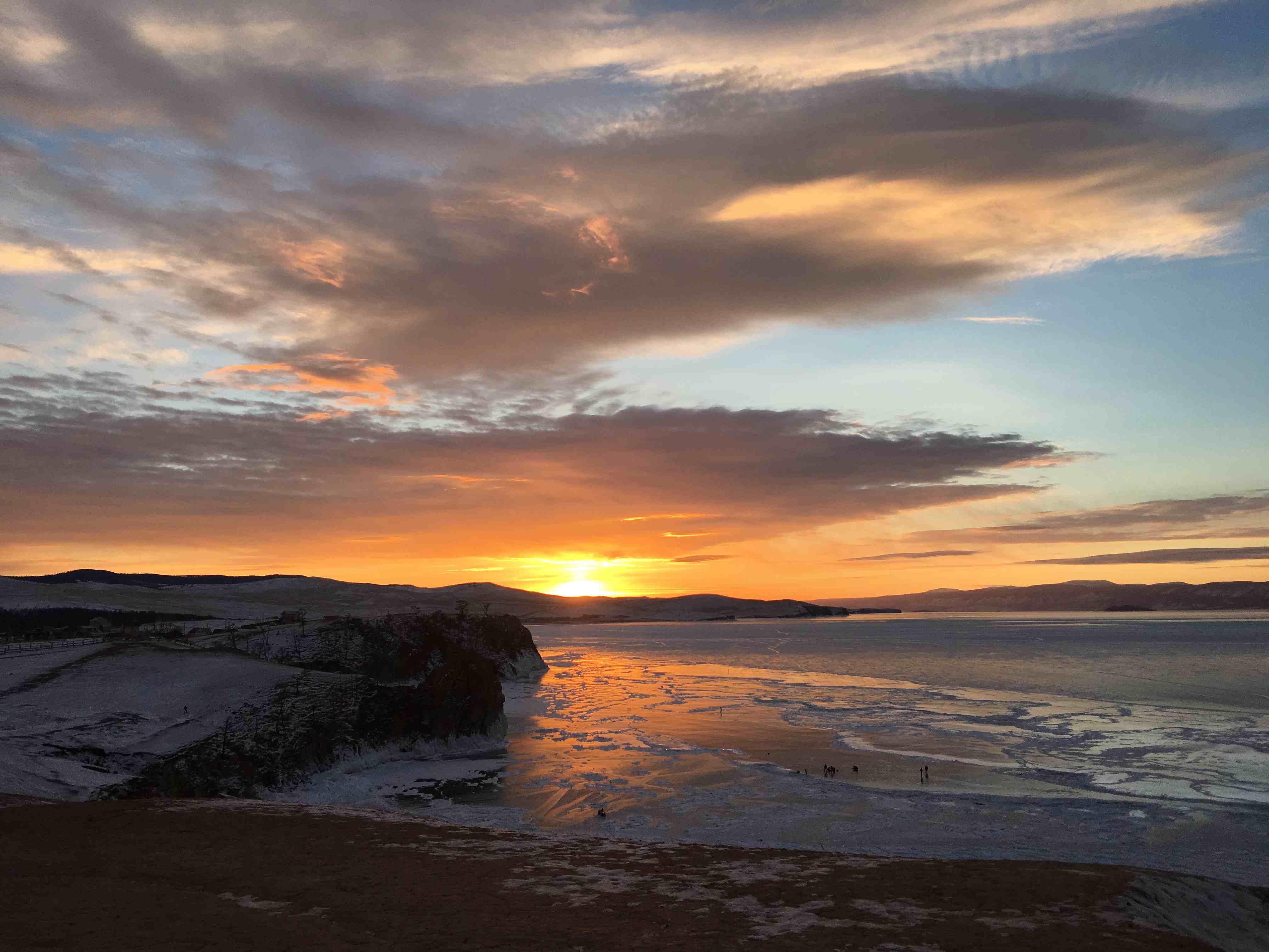 心系前線，致敬英雄丨待春暖花開，景鴻集團與您相約看世界！