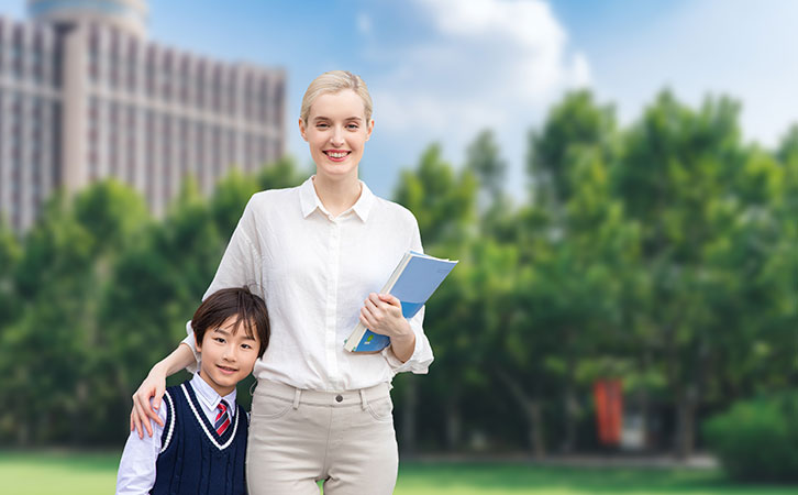 讓孩子上國際學(xué)校，是選擇國外的好？還是國內(nèi)的好？