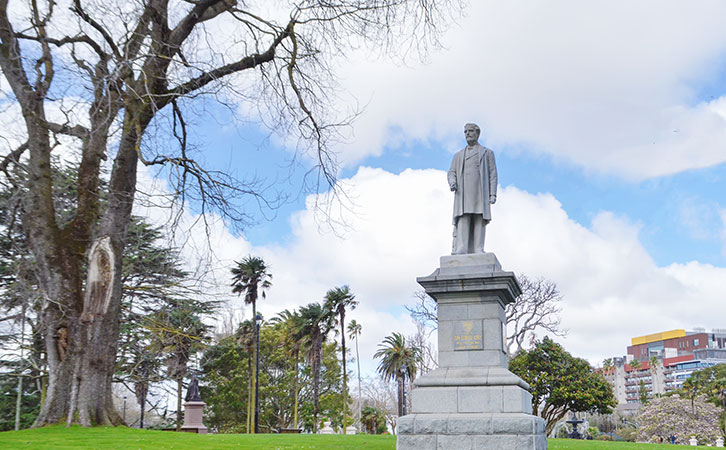 希臘移民|生活歲月靜好，中產(chǎn)家庭到底在焦慮什么？