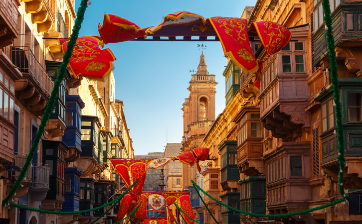 他們選擇移民馬耳他，這個歐洲小國的原因是什么？