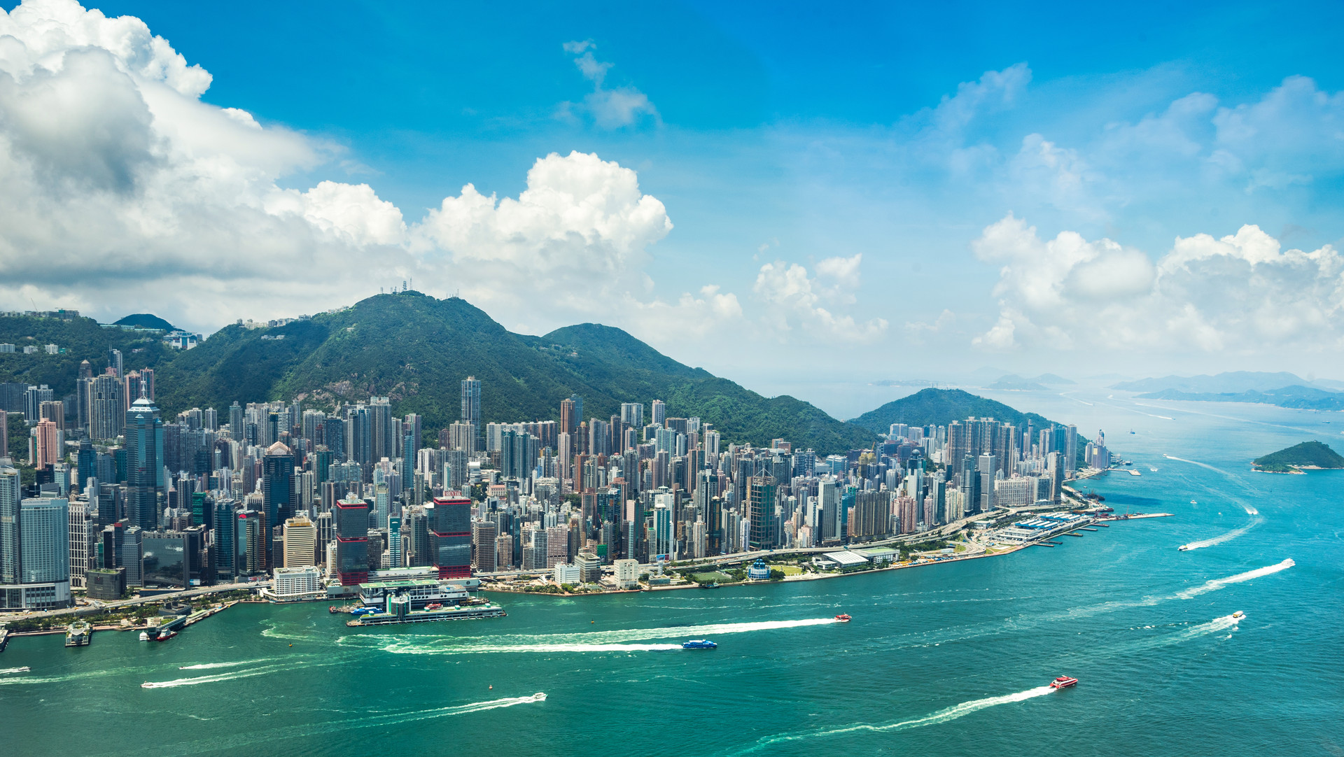 香江之畔天高海闊，香港身份對于家庭規(guī)劃到底有多吃香？