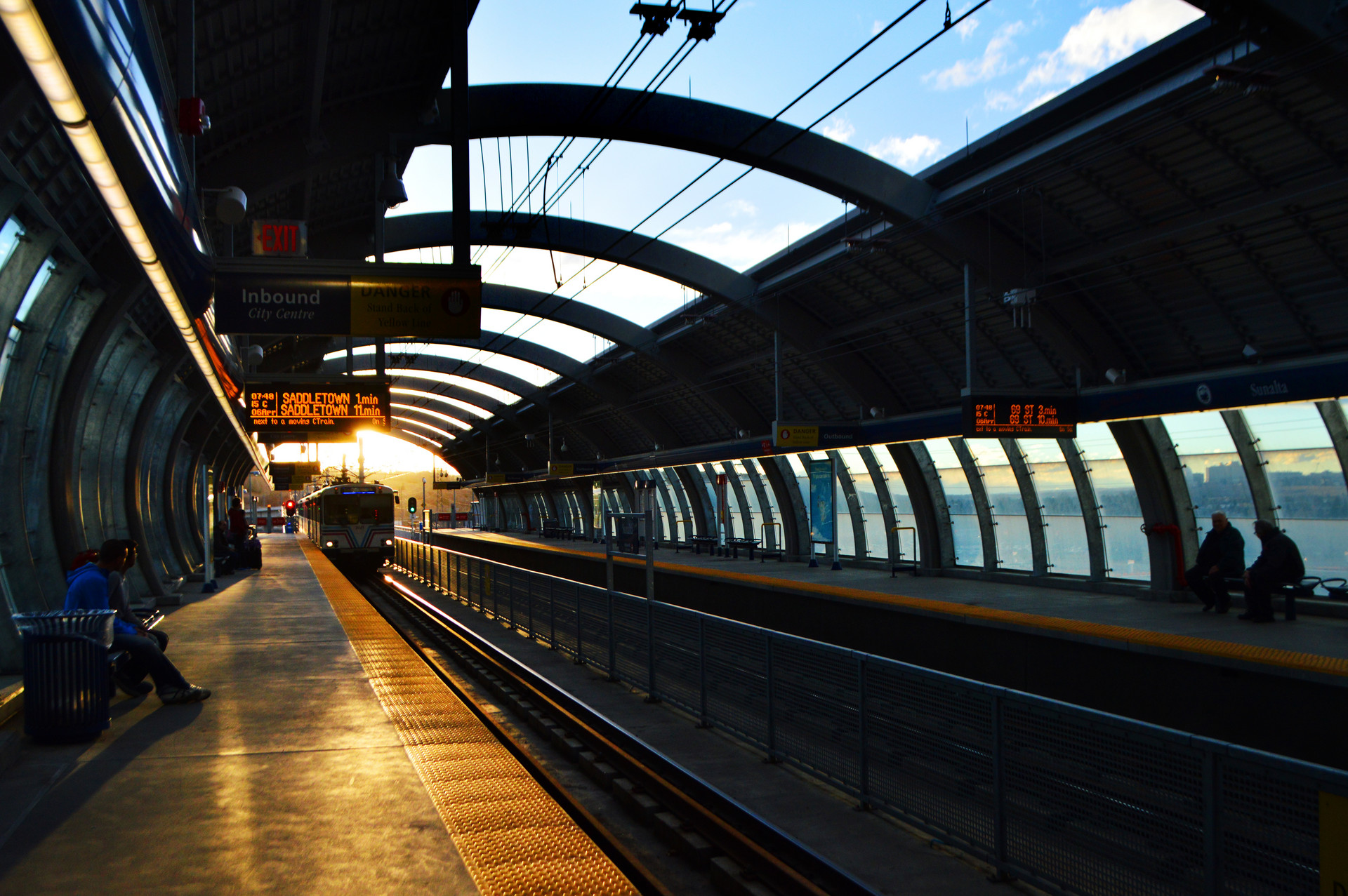 最多人通過什么方式移民加拿大？新移民最愛定居哪個省份？