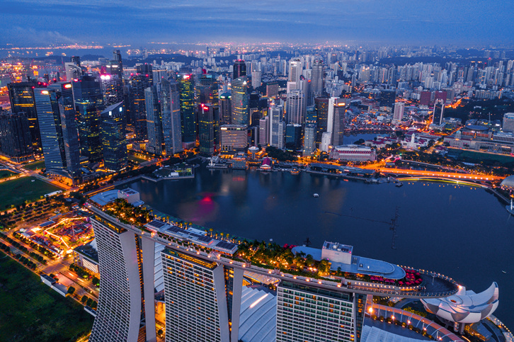 新加坡推5年期新簽證，中國香港再加碼，兩大金融中心“搶人”您選誰？