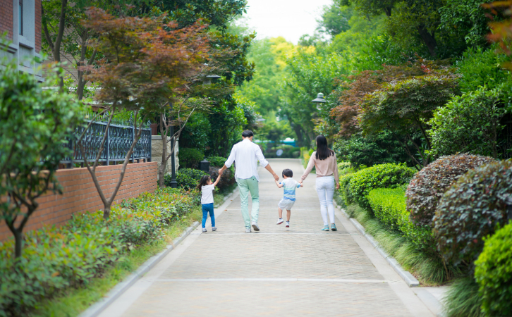 希臘移民|都說(shuō)孩子是“碎鈔機(jī)”，在上海養(yǎng)娃超100萬(wàn)？“雞娃”≠盲目砸錢