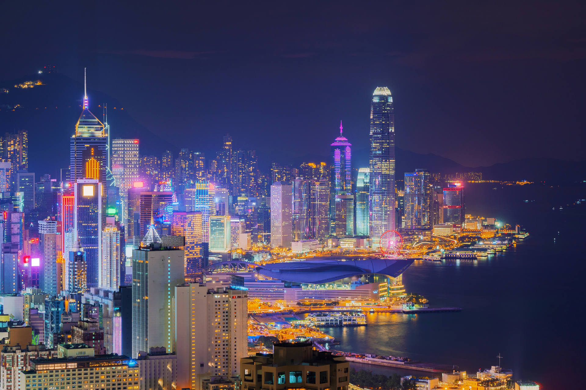 優(yōu)才取消限額、專才放寬要求、推出高端人才通行證計(jì)劃，香港全力出擊“搶人