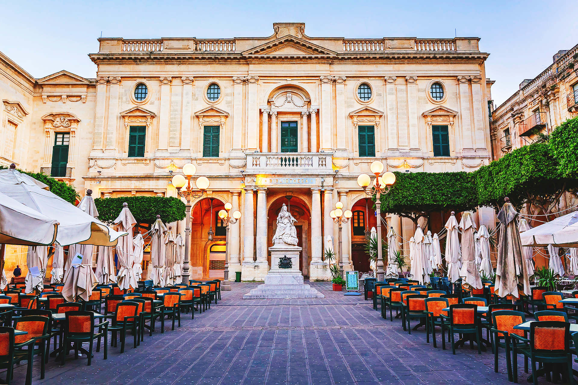 歐盟要全面關(guān)?！包S金簽證”？備受中國家庭青睞的國家還剩幾個(gè)能“上車”？