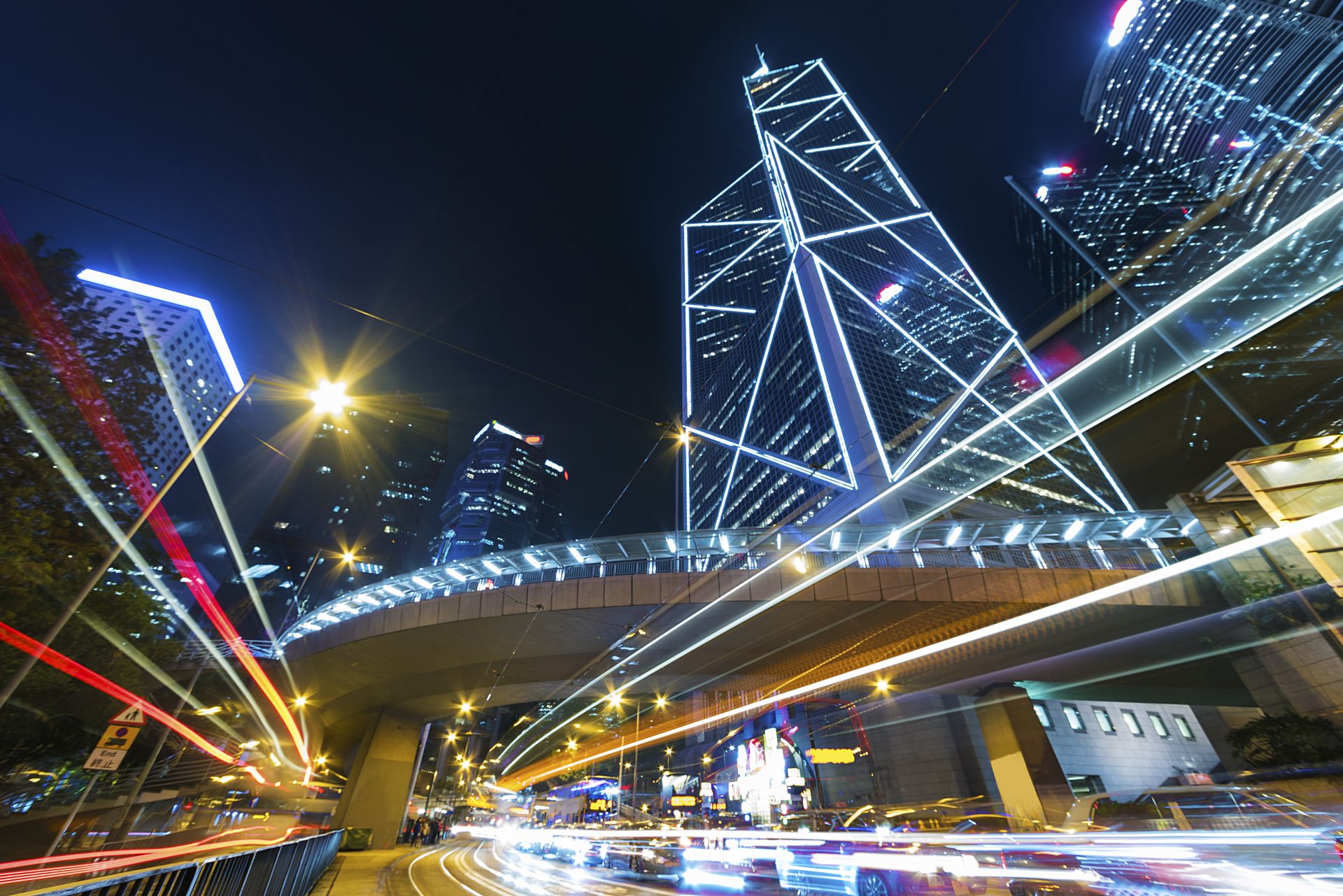 香港優(yōu)才最新獲批數(shù)據(jù)解讀丨第一季度獲邀人數(shù)激增371%！哪個(gè)行業(yè)最受歡迎？