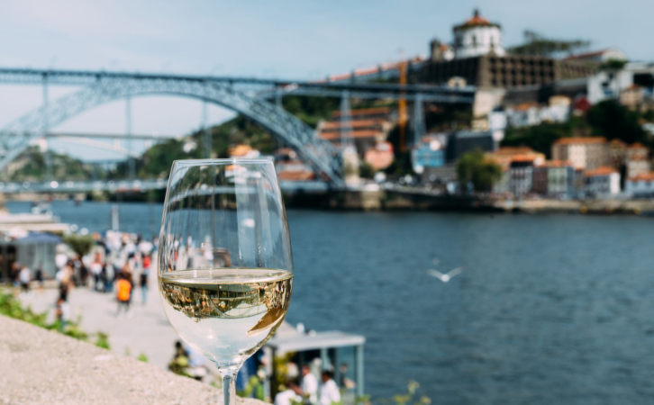 葡萄牙移民丨移民到這些居住要求低的國家，除了方便，還有什么優(yōu)勢呢？