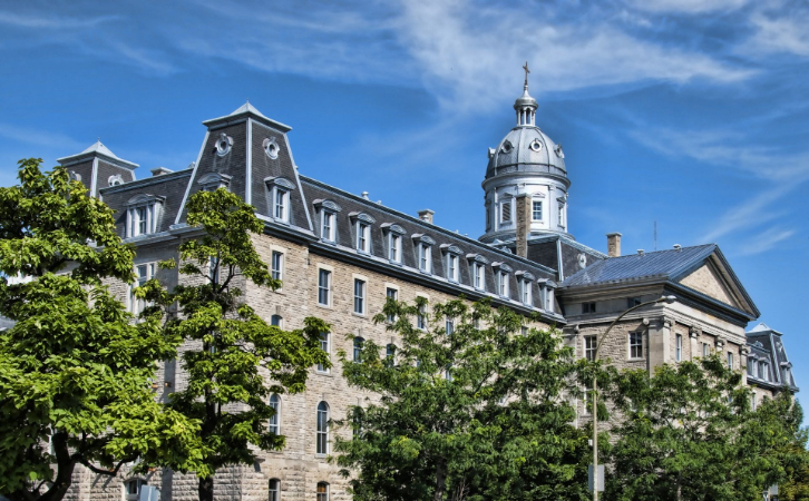 打算一年派發(fā)近50萬(wàn)張楓葉卡！搶占加拿大移民配額前，這些關(guān)鍵您都注意到了