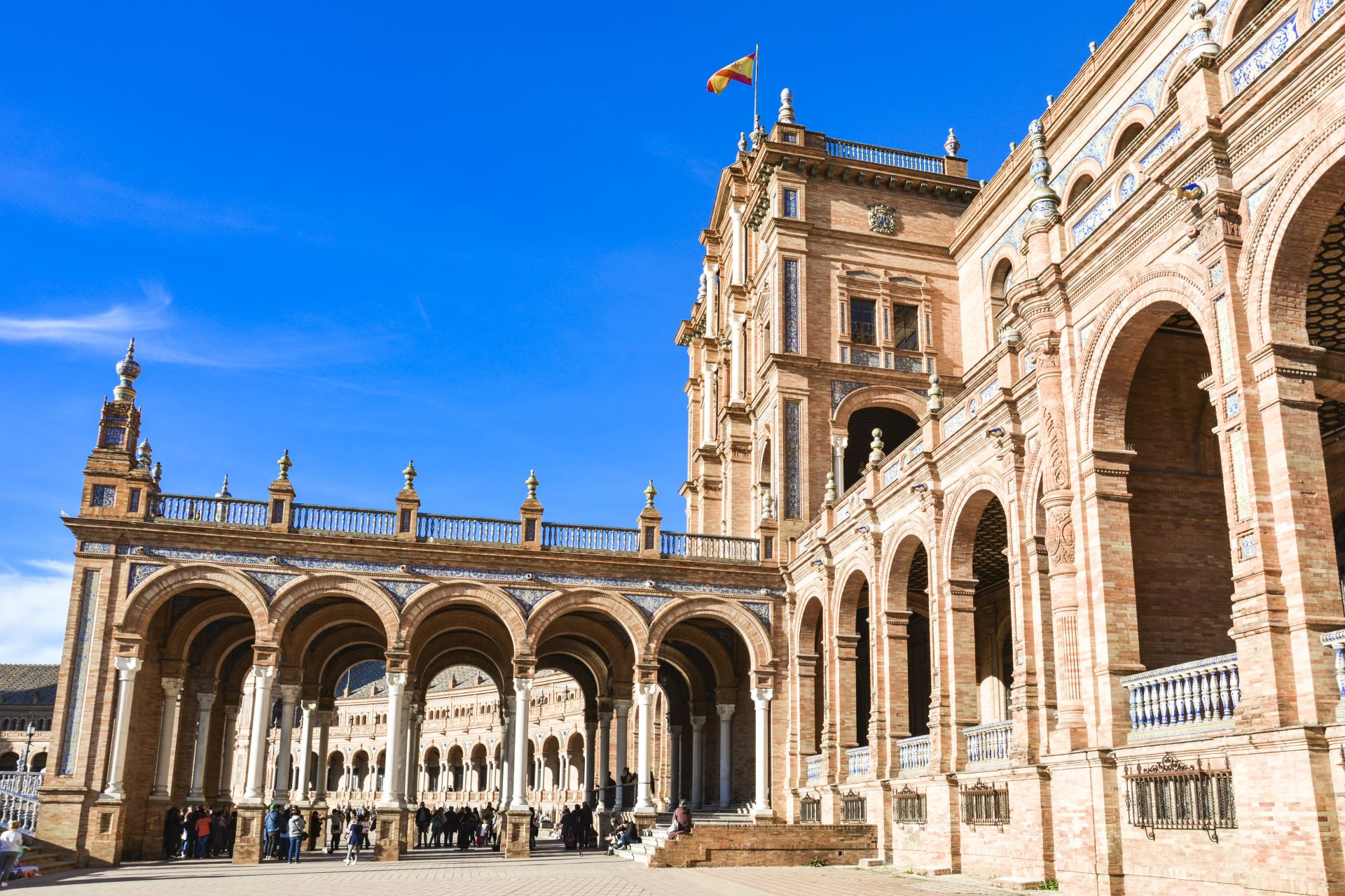 西班牙移民丨2-3個月拿身份，還沒有居住要求？近半黃金居留都給了中國人