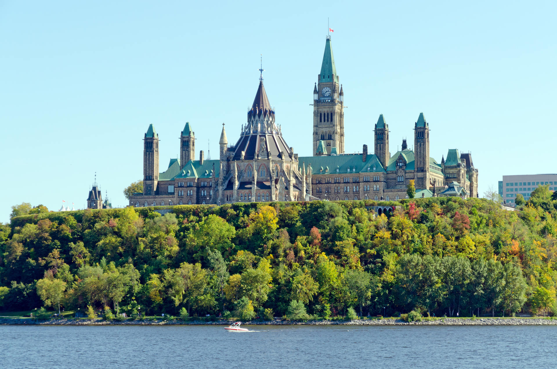 加拿大終止這一政策、美國叫停綠卡大赦、澳洲削減留學(xué)生名額，大國變相趕人