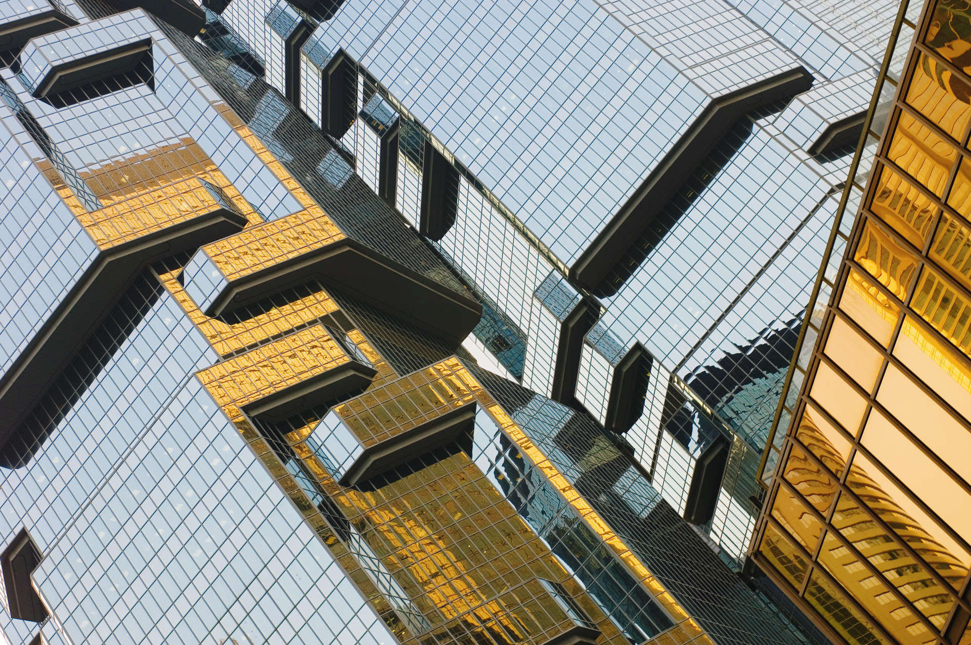 高中學(xué)歷企業(yè)主申請香港身份遭拒！景鴻移民如何助他“逆風(fēng)翻盤”，取得獲批