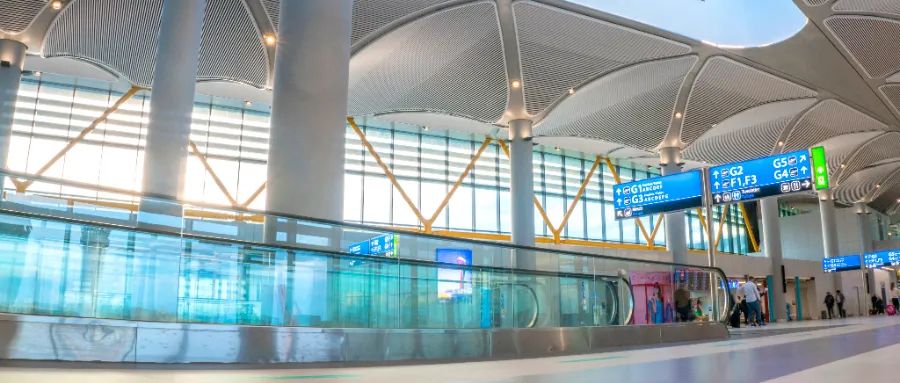 買房就“送”大國公民身份？全球貿(mào)易戰(zhàn)下，它的企業(yè)避風(fēng)港屬性藏不住了