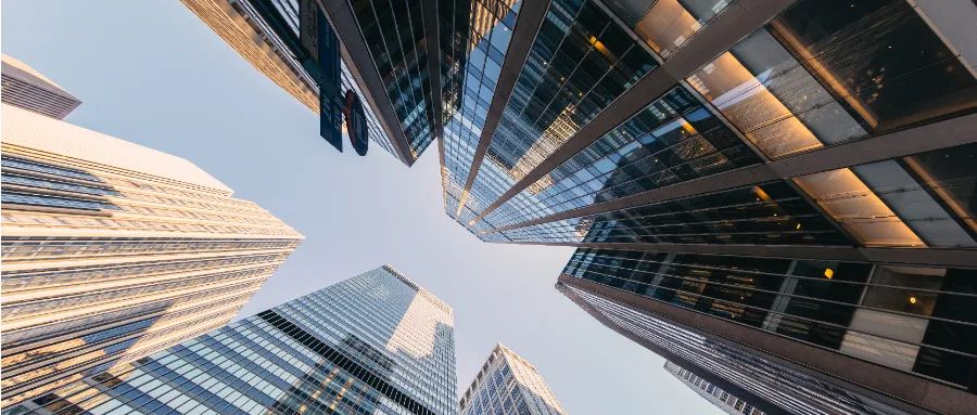 “上線就有15萬人排隊申請”？川普這張“金卡”真的比常見的美國綠卡更有吸引力？